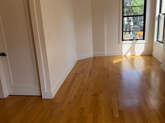 2nd image of 5424 5th Ave #1