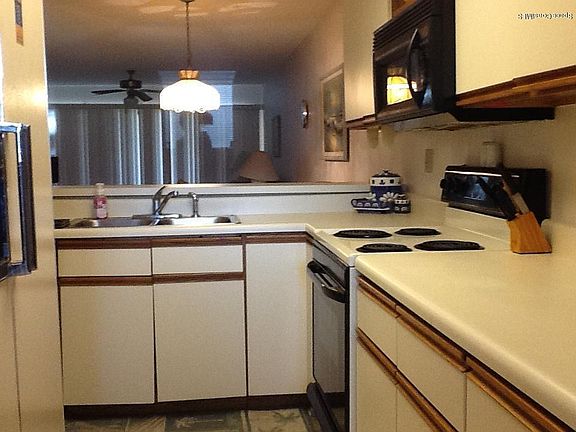 5th image of 555 Jackson Ave APT 102