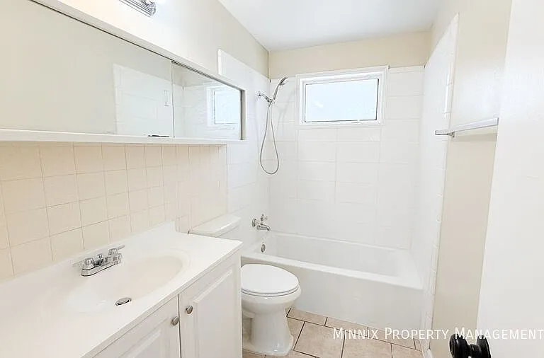 2725 62nd St — Photo 13