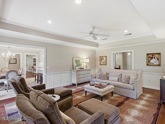 5th image of 50 Peachtree Ln