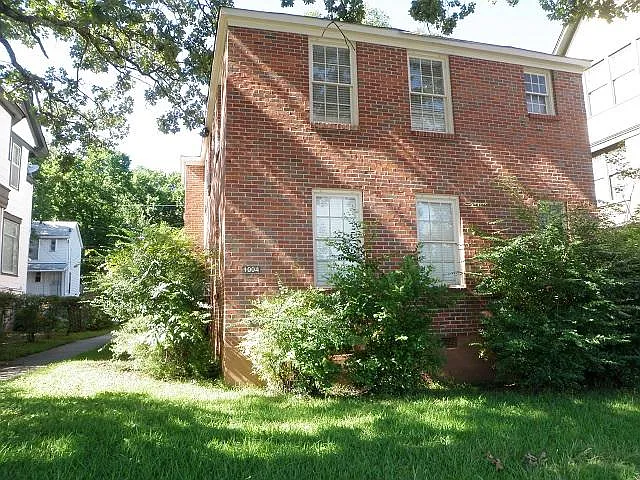 1004 Kavanaugh Blvd #1