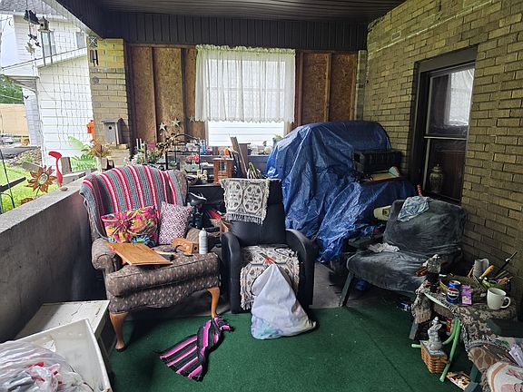 2nd image of 308 Daisy St
