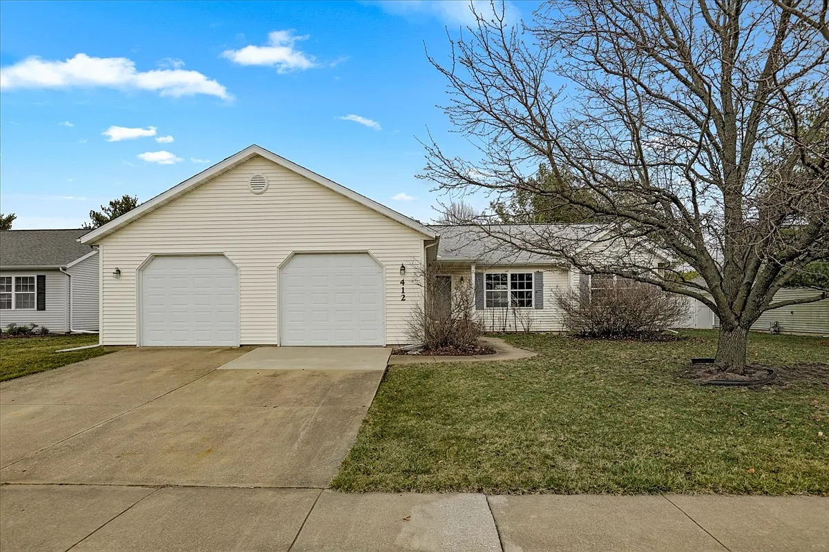 412 Wesley Ave photo 1