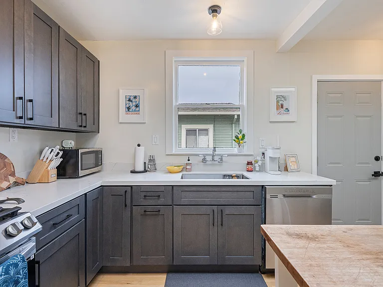 3920 Quigley St — Photo 2