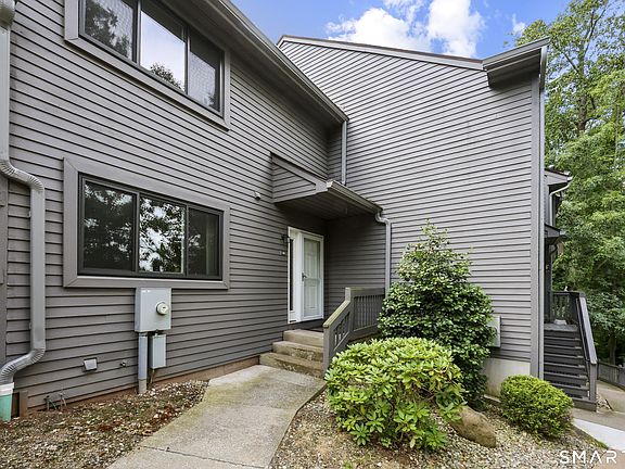 2nd image of 148 Conestoga Way #148
