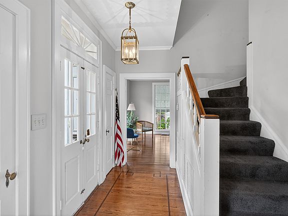 4th image of 838 McCormick St