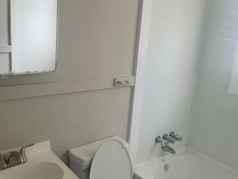 2431 Knox Dr — Photo 10