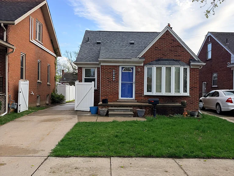15549 Angelique Ave — Photo 3