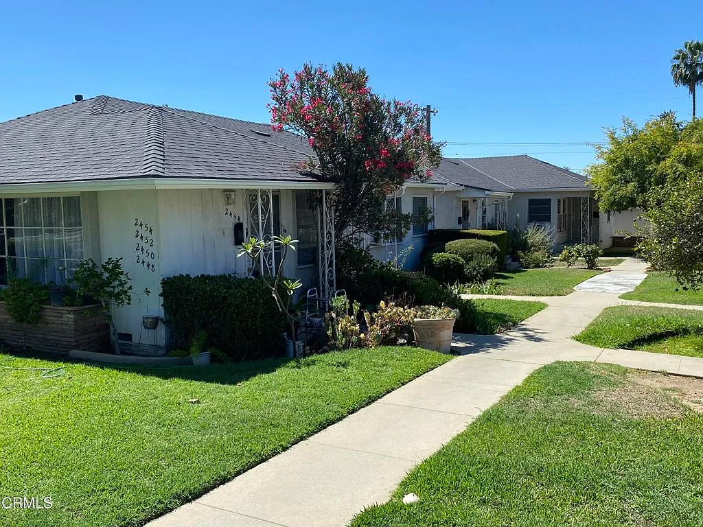 2 bed, 1.0 bath, 826 sqft, $2,950 — Photo 1