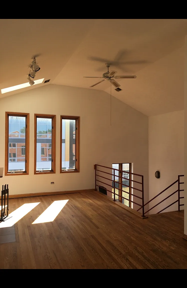 817 N Milwaukee Ave — Photo 1