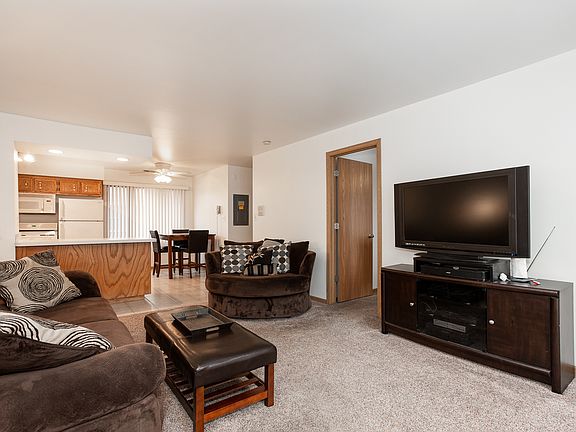 2nd image of 4425 Prescott Ave APT 301