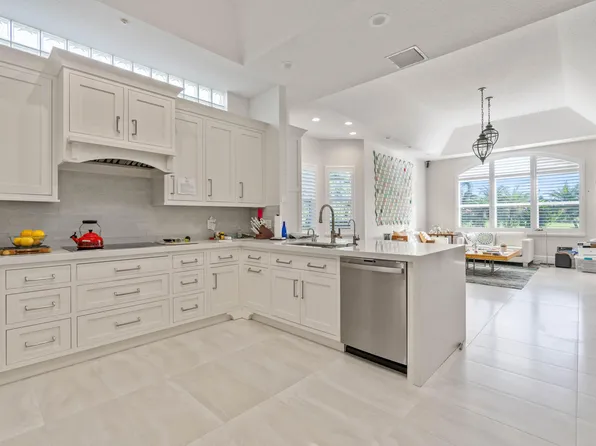 112 N Village Way, Jupiter, FL 33458