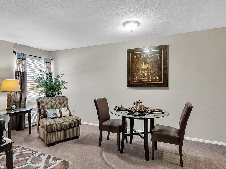 Sunlake Apartments — Photo 42