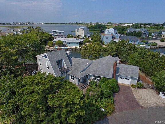 3rd image of 16 Cedar Dr