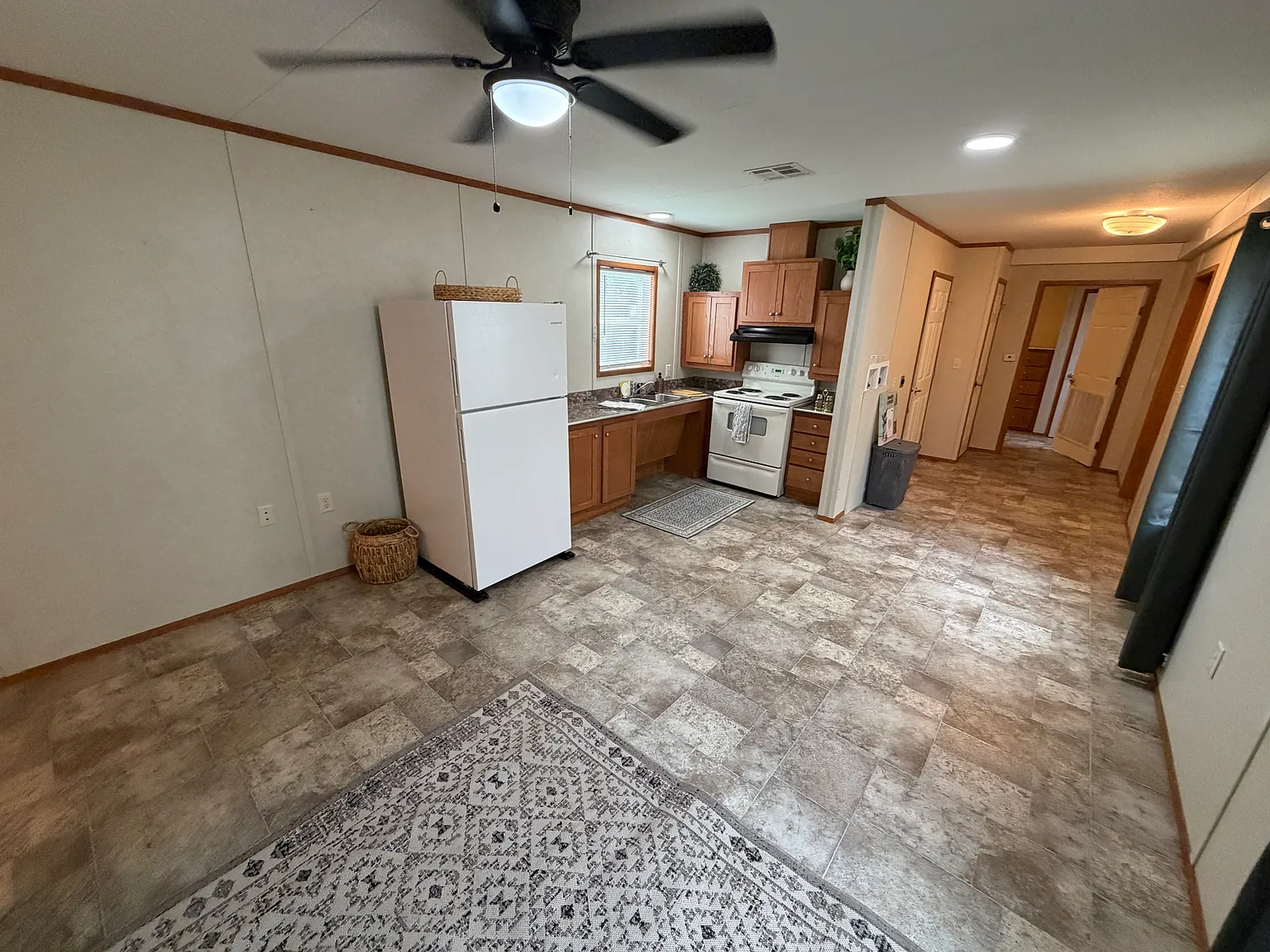 3 bed, 1000 sqft, $1,175 — Photo 1
