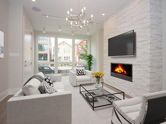2nd image of 1543 W Augusta Blvd APT 1