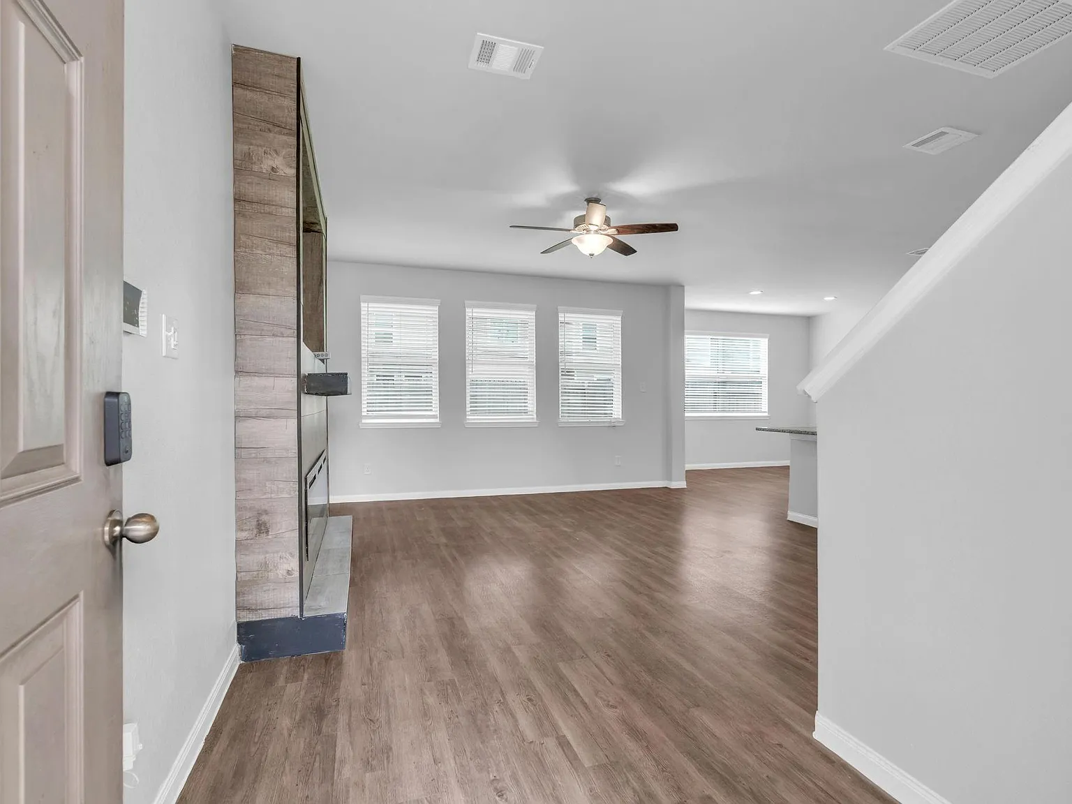 4 bed, 2.5 bath, 1955 sqft, $2,250 — Photo 4