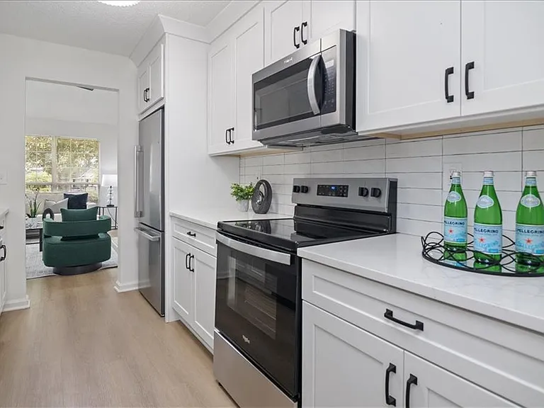 4033 Ravenwood Ct — Photo 11