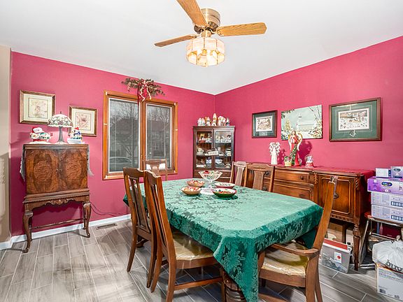 3rd image of 1073 W Kenilworth Ave