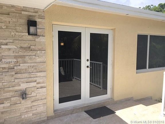 3rd image of 825 NE 138th St