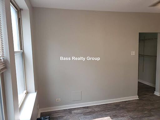 4th image of 1424 W Greenleaf Ave #109