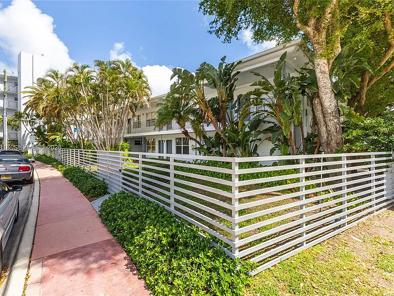 2445 Lake Pancoast Dr #J — Photo 15