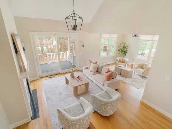 146 Johnson Woods Dr, Reading, MA 01867