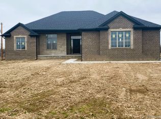 2 Howland Rd, Almont, MI 48003