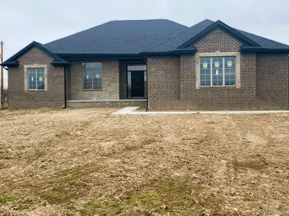 2 Howland Rd, Almont, MI 48003