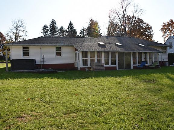 4th image of 224 Meadow St