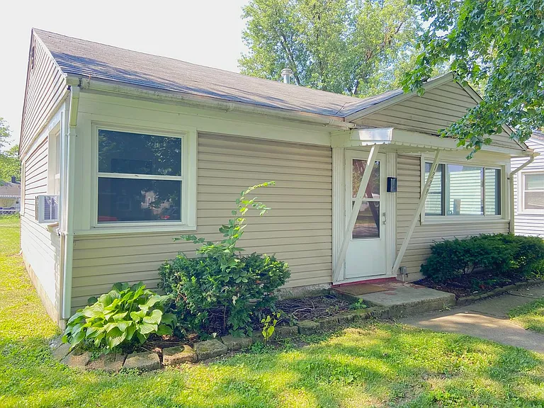1229 W 44th Pl — Photo 1