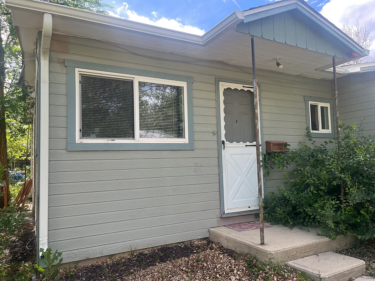 Building Photo - 202 E Emma St #B