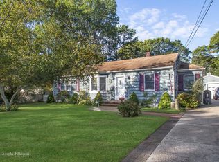 88 Country Club Rd, Bellport, NY 11713