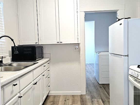 4th image of 3635 Taylor St