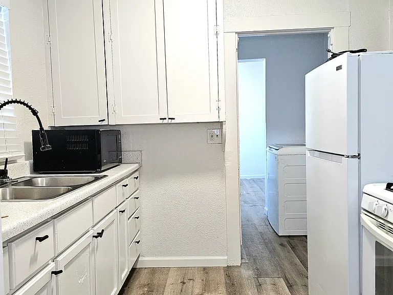 3635 Taylor St — Photo 4