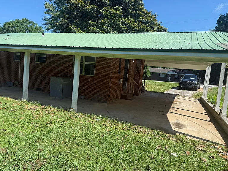205 W Crestview Dr — Photo 2