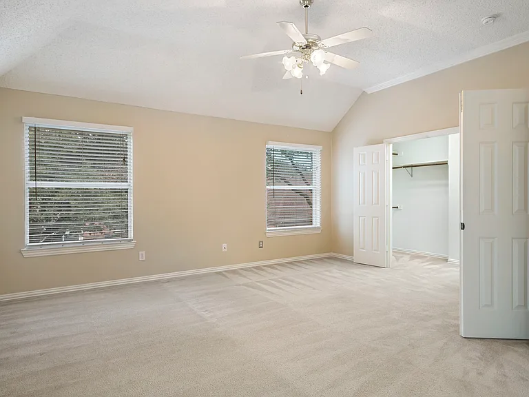 3777 Meadowcreek Cir — Photo 15