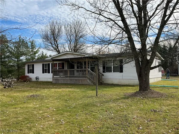 2969 E South Range Rd, New Springfield, OH 44443