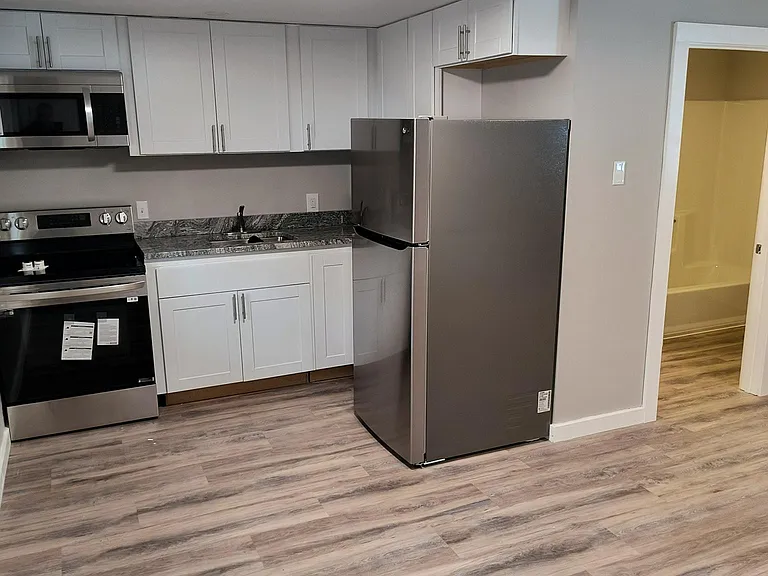 143 E Main St — Photo 2