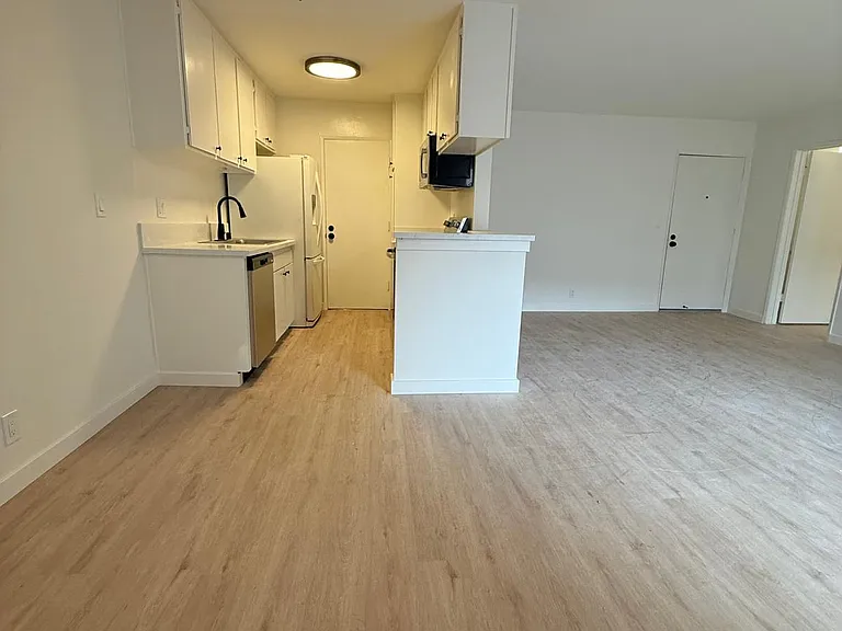 14401 Hartsook St — Photo 11