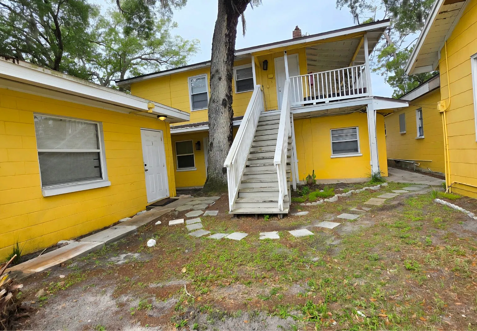 * Half Off 1st Month's Rent With 13 Month Lease * — Photo 1