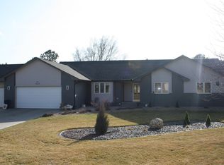 2111 Grandview Dr E, Garden City, KS 67846