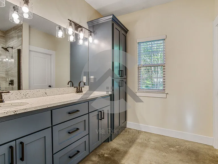 516 Ash St — Photo 12