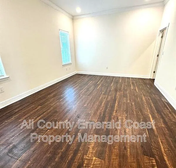 722 Kelly St — Photo 36