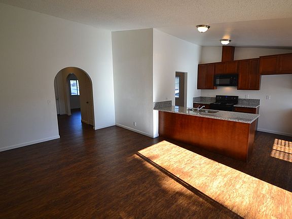 5th image of 804 Dogwood Cir