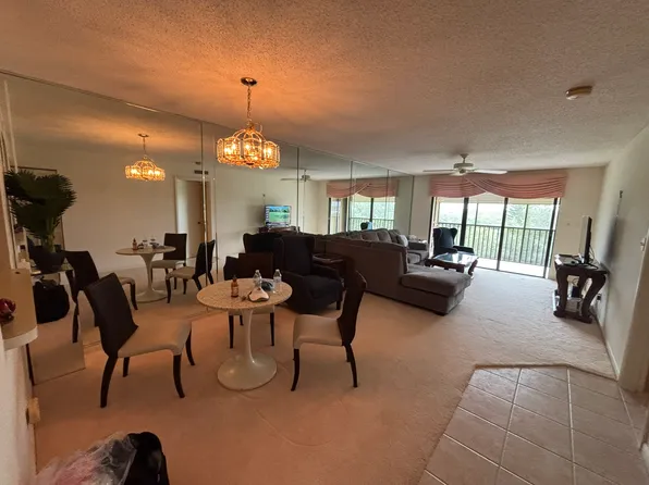 5400 Park St N APT 404, Saint Petersburg, FL 33709