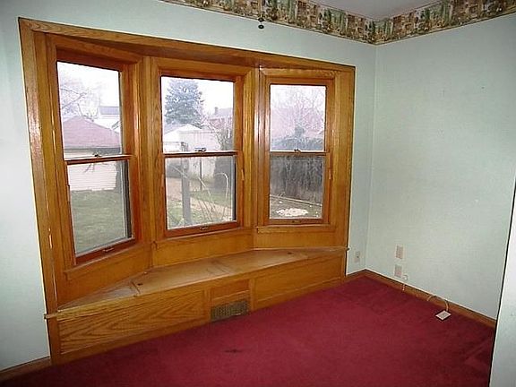 4th image of 134 Notre Dame Ave