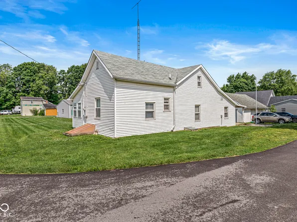 9290 E Vine St, Manilla, IN 46150