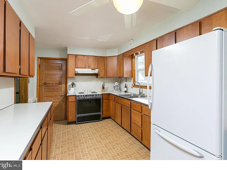 428 Lakeview Ave — Photo 9