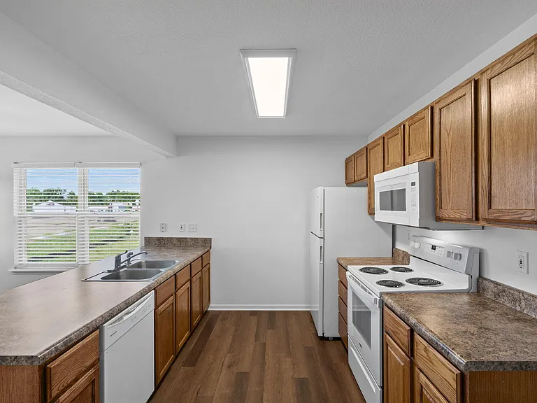 2411 Northampton Dr — Photo 9